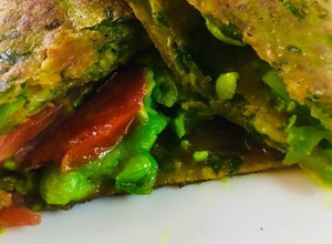A picture of Palak roti wrap.
