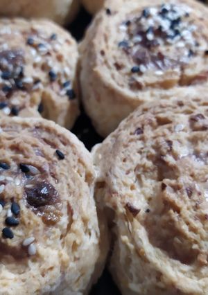 Una foto de Scones gourmet de ajo y queso