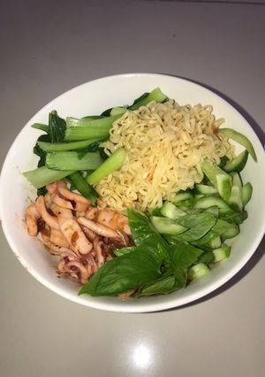 Hình của món Mì trộn tại gia - phiên bản nhà có ji nấu nấy ^^.