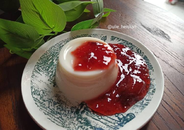 Langkah Mudah untuk Menyiapkan Pannacota saus buah plum yang Lezat