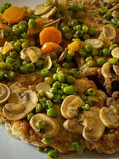 Una foto de Chuletas de cerdo con verduras