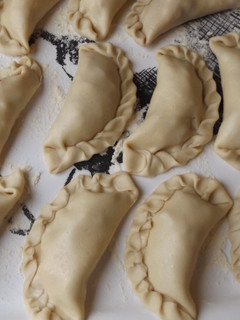 Una foto de Empanadas de salchichas de Viena y bacon ahumado para congelar