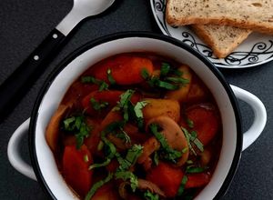 Una foto de Goulash vegano
