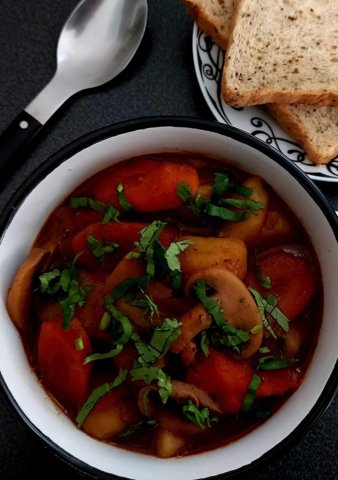Una foto de Goulash vegano