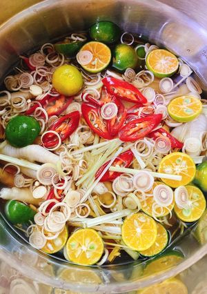 Hình của món Chân Gà Ngâm Sả Tắc.