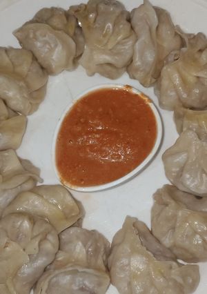 सिर्फ 2 चीज़ों से बनाएं बेहद स्वादिष्ट मोमोज़ 😋 रेसिपी मुख्य फोटो