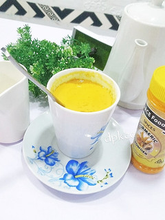 A picture of Turmeric milk.