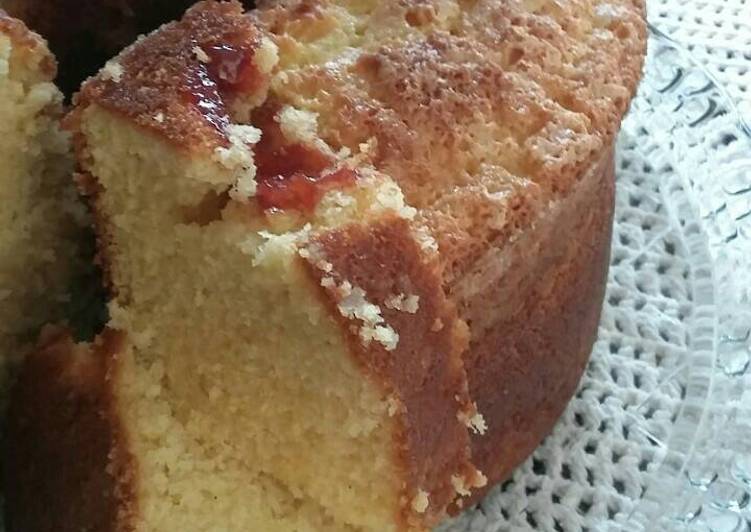 Bolo de fuba com goiabada
