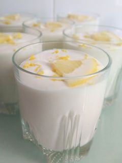 Una foto de Mousse de limón con leche condensada