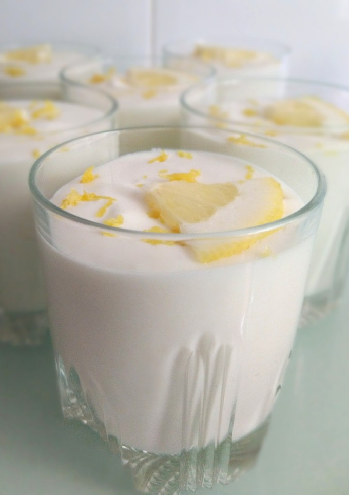 Una foto de Mousse de limón con leche condensada