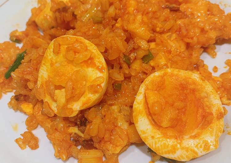 Bagaimana Menyiapkan Nasi goreng shirataki telur rebus samyang debm ketofriendly, Lezat