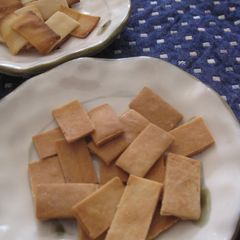 A picture of Non-Oil Ginger Rice Crackers made with Rice Flour.