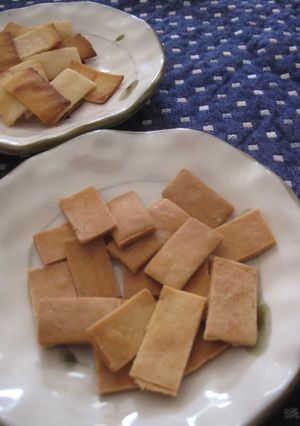 A picture of Non-Oil Ginger Rice Crackers made with Rice Flour.