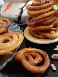 जलेबी (Jalebi recipe in Hindi) रेसिपी मुख्य फोटो