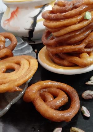 जलेबी (Jalebi recipe in Hindi) रेसिपी मुख्य फोटो