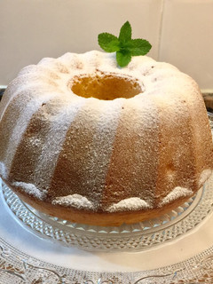 Una foto de Bizcocho relleno de mango y vainilla