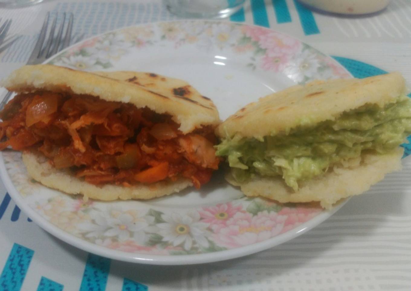Arepa Reina Pepiada en sartén