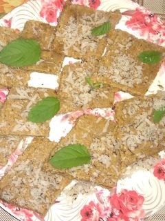 नारियल,मावे की बर्फी (nariyal mawa ki barfi recipe in Hindi) रेसिपी मुख्य फोटो