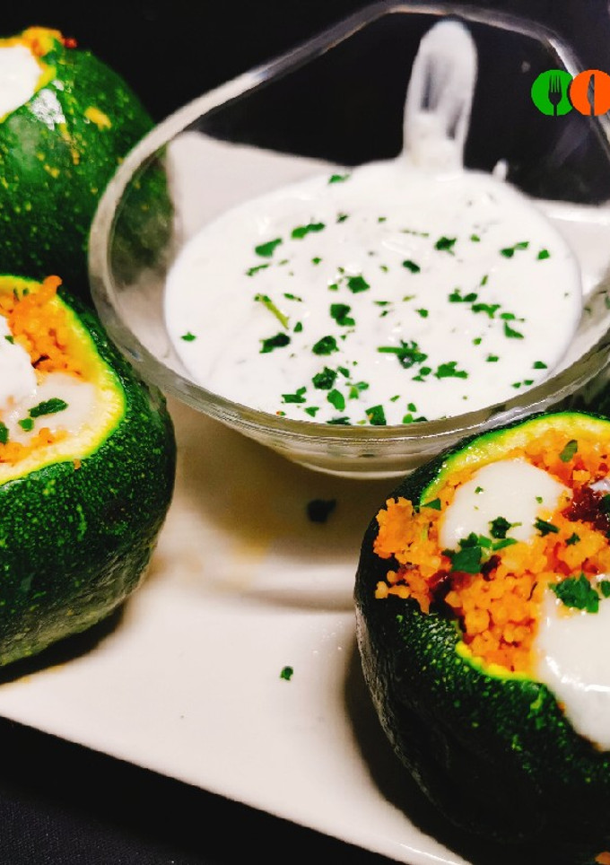 Una foto de Calabacín luna relleno de cuscús con calabaza