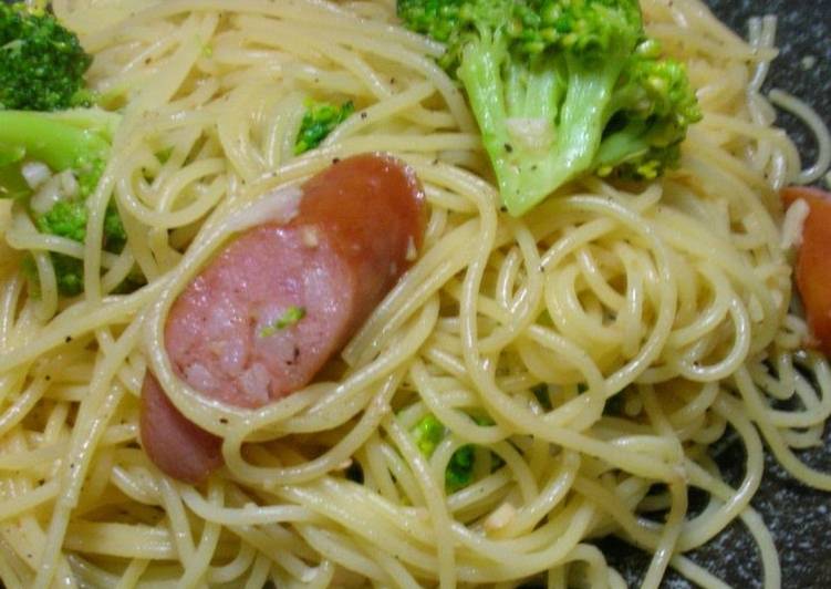 Pasta with Wiener Sausages and Broccoli