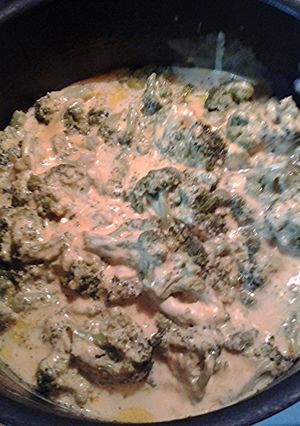 A picture of Creamy Cheesy Broccoli.