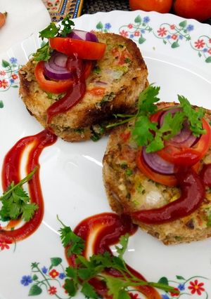 कलरफुल ब्रेड बर्गर (colourful bread burger recipe in Hindi) रेसिपी मुख्य फोटो
