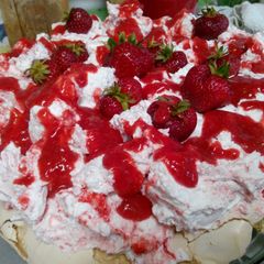 A picture of Strawberry pavlova.