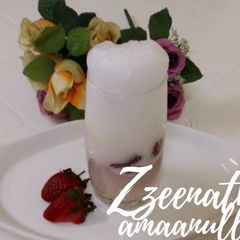 A picture of Easy Strawberry Float.