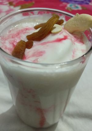 A picture of Banashake with ice cream.