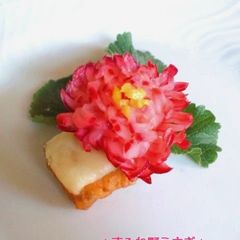 A picture of Salmon & Chrysanthemum Radish Hors D'oeuvres.