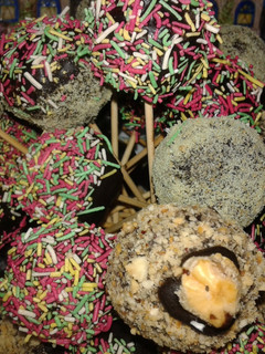 A picture of Cake Pops !.