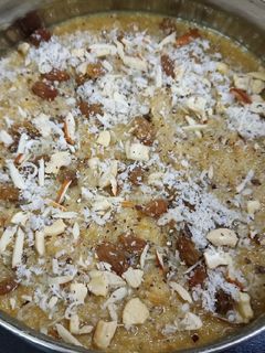 मूंग दाल हलवा (Moong Dal Halwa recipe in hindi) रेसिपी मुख्य फोटो