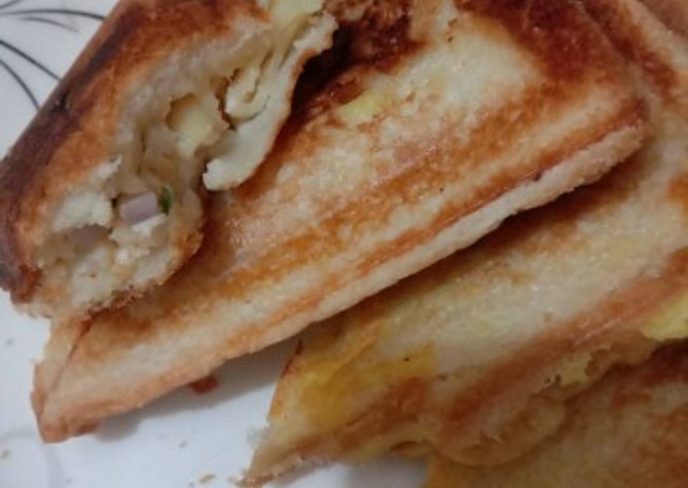 Chicken & potatoes filled Sandwich 🥪