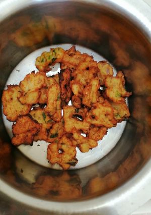 A picture of Cabbage vada.