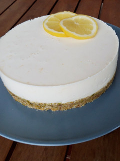 Una foto de Tarta de pistachos y crema de limón