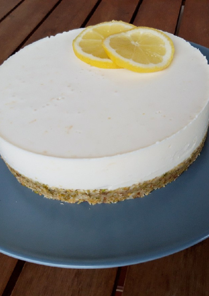 Una foto de Tarta de pistachos y crema de limón