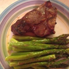 A picture of Broiled Lamb Chops With Asparagus.