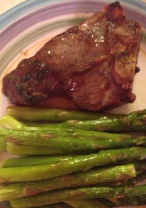 A picture of Broiled Lamb Chops With Asparagus.