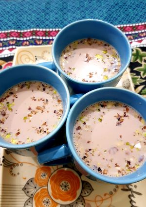 A picture of Kashmiri chai.