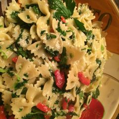 A picture of Pasta With Spinach, Parsley and Pimento.