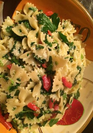 A picture of Pasta With Spinach, Parsley and Pimento.
