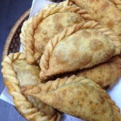 A picture of Empanada de Carne.