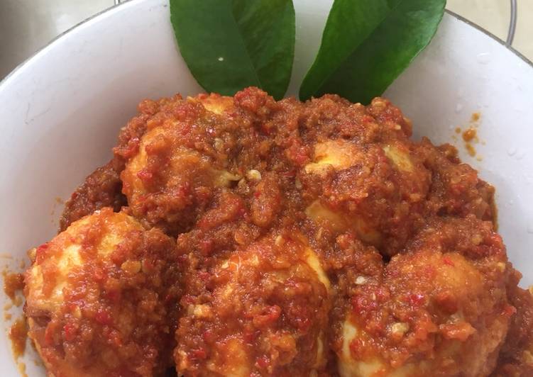 Telur bumbu bali