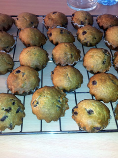 A picture of Easy Rasin cake.