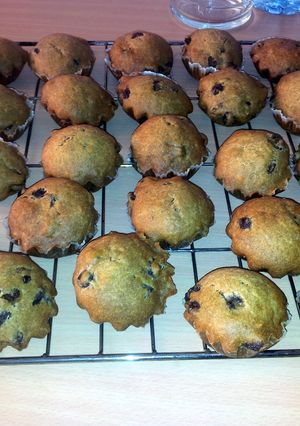 A picture of Easy Rasin cake.