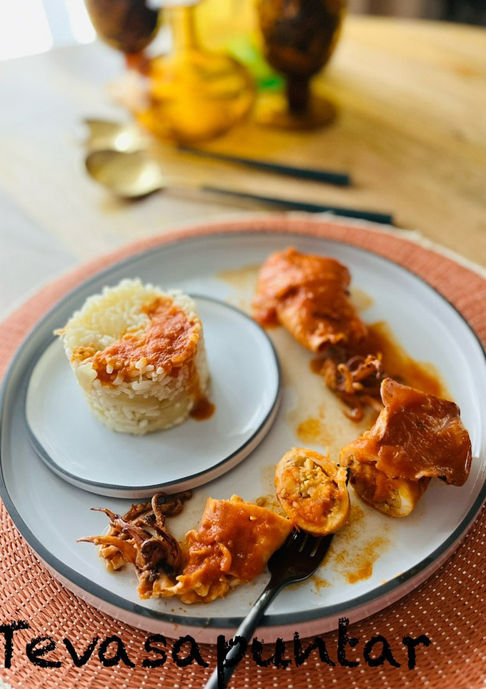 Una foto de Calamares rellenos de langostinos 🦑 🦐 🦑