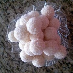A picture of Homemade Rafaello balls.