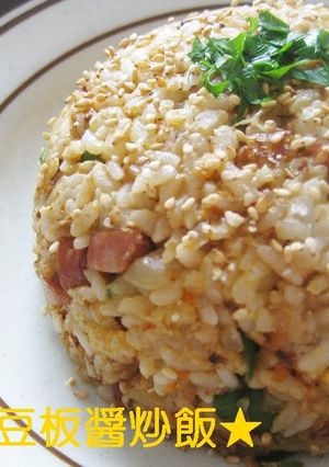 A picture of Spicy Doubanjiang Mayo Fried Rice.