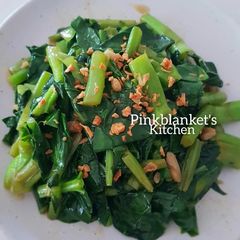A picture of Kailan or Chinese Broccoli in Garlic Oyster sauce.