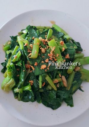 A picture of Kailan or Chinese Broccoli in Garlic Oyster sauce.